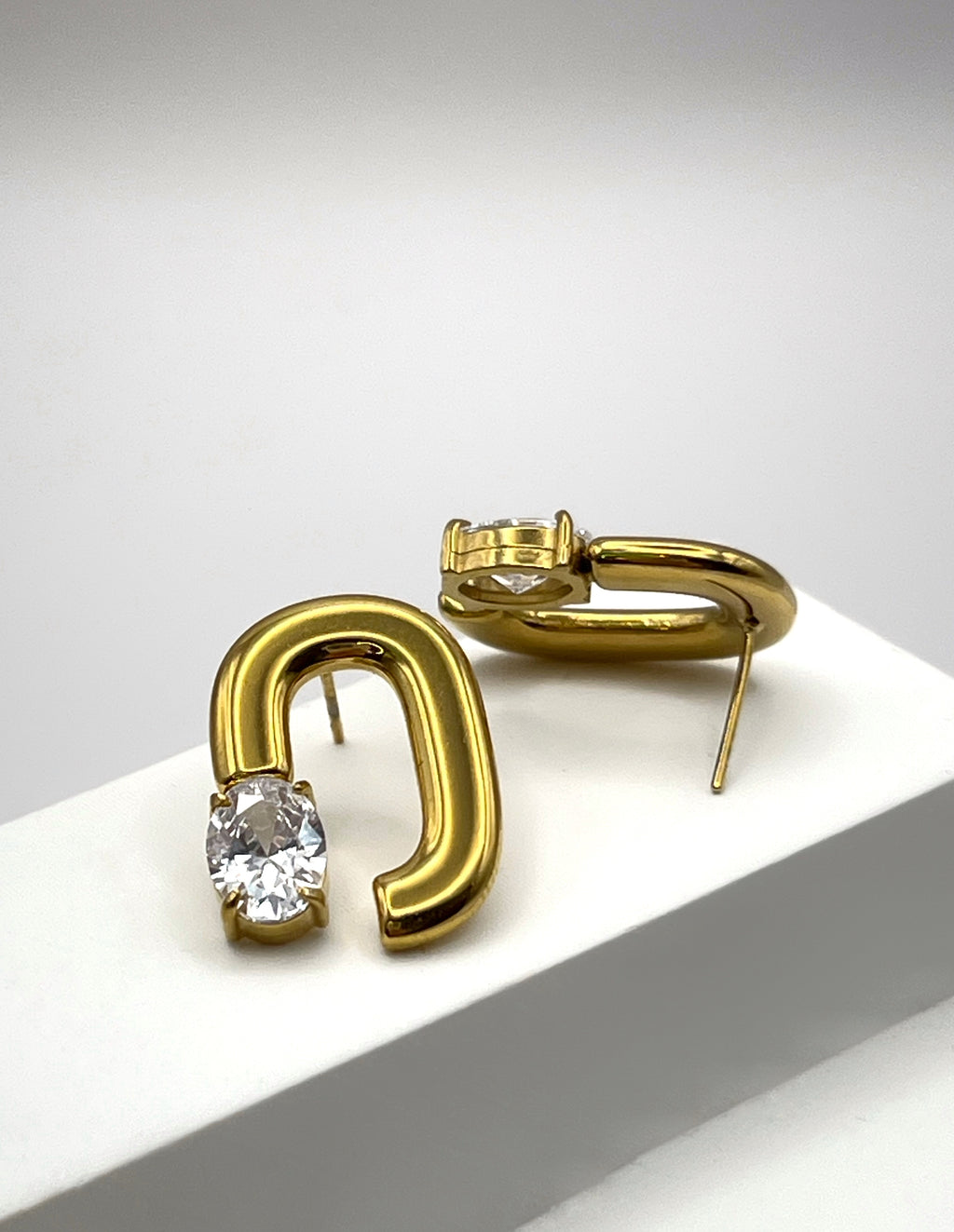 Σκουλαρίκια U